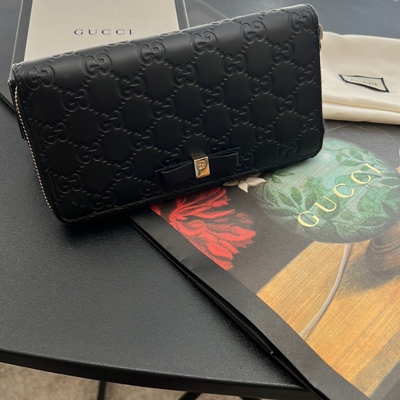 Authentic Gucci GG Guccissima Bow Zip Wallet - Picture 3 of 17